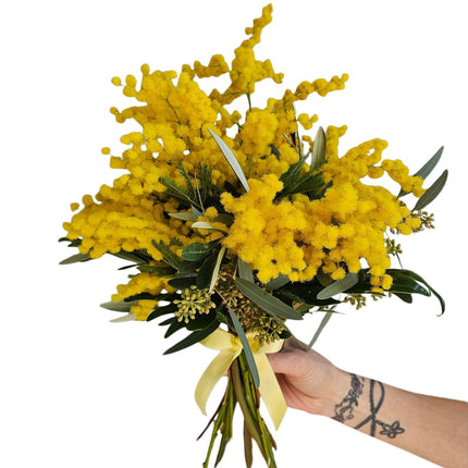 Stilvoller Blumenstrauss zum 8. Maerz als Geschenkidee