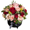 Luxuriöse Rosenbox mit frischen roten und rosafarbenen Rosen in Zürich online bestellen