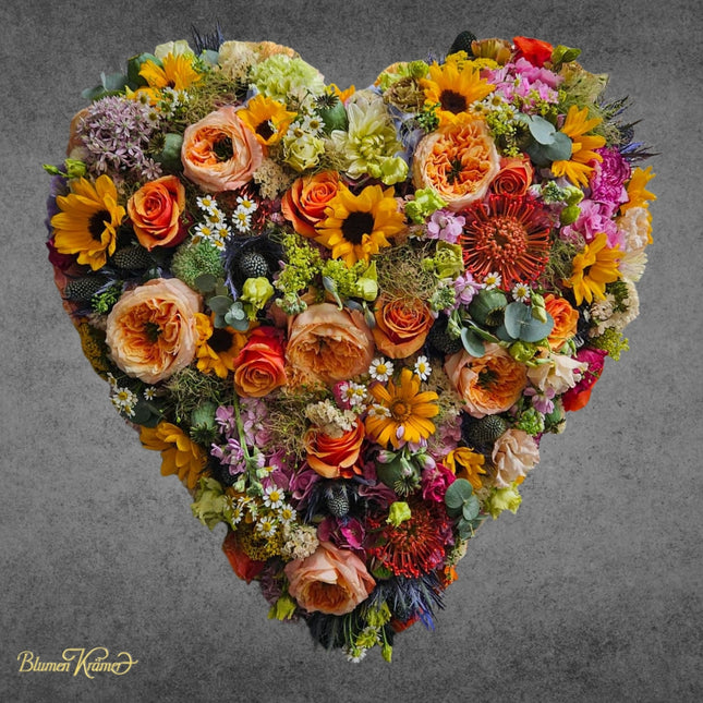 Trauerherz aus saisonalen Blumen online bestellen in Zürich Grabschmuck für Beerdigung und Trauerfeier mit Lieferung
