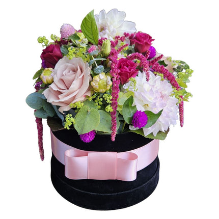 Sommerliche Blumenbox in Rosa und Weiss mit frischen saisonalen Blumen online bestellen und in Zürich bequem liefern lassen