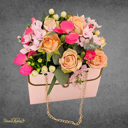 Rosa Blütentasche mit Rosen und pastellfarbenen Saisonblumen online kaufen