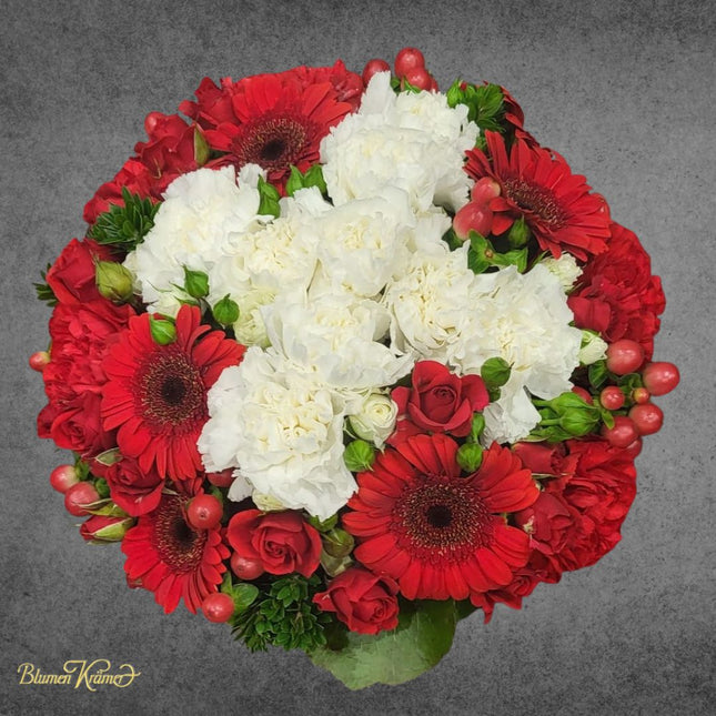 WM Blumenkorb in Rot und Weiss mit Rosen Gerbera und Nelken aus Zürich