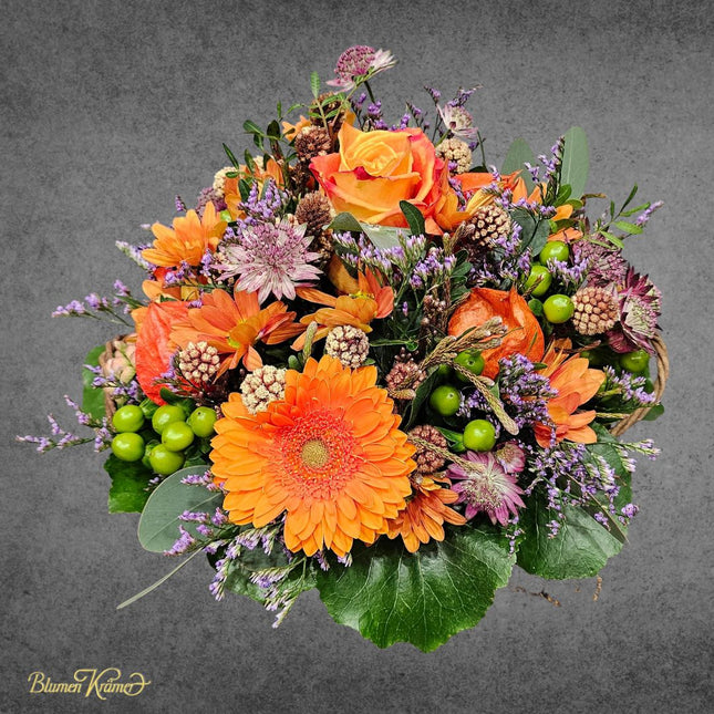 Herbstlicher Blumenkorb mit orangefarbenen Gerbera und Rosen verschicken in Zürich 