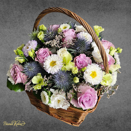 Blumenkorb rosa weiss mit Rosen Chrysanthemen und Disteln Zürich online bestellen