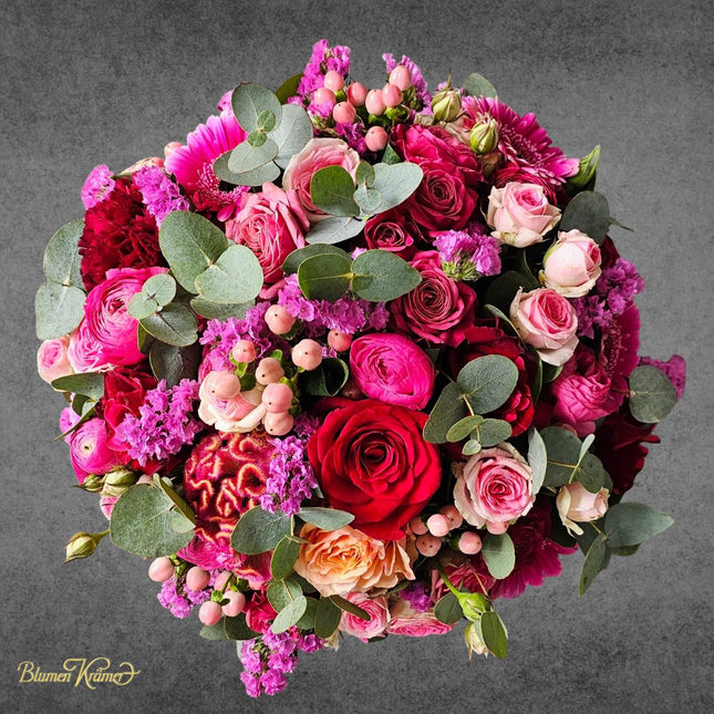 Blumenkorb in Rosa und Rot mit Rosen und Eukalyptus Zürich online kaufen