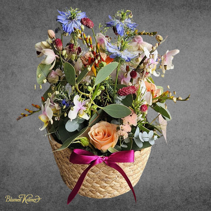 Blumenkorb mit Orchideen Rosen und saisonalen Blumen online bestellen in Zürich
