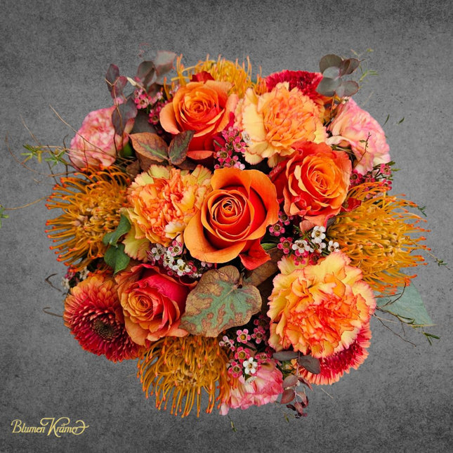 Blumenkorb mit orange roten Rosen und Nelken, saisonale Herbstblumen aus Zürich online kaufen