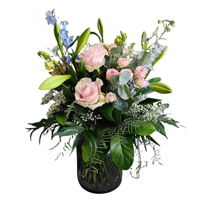 Pastell Blumenstrauss mit Rosen Lilien und saisonalen Blüten in Zürich
