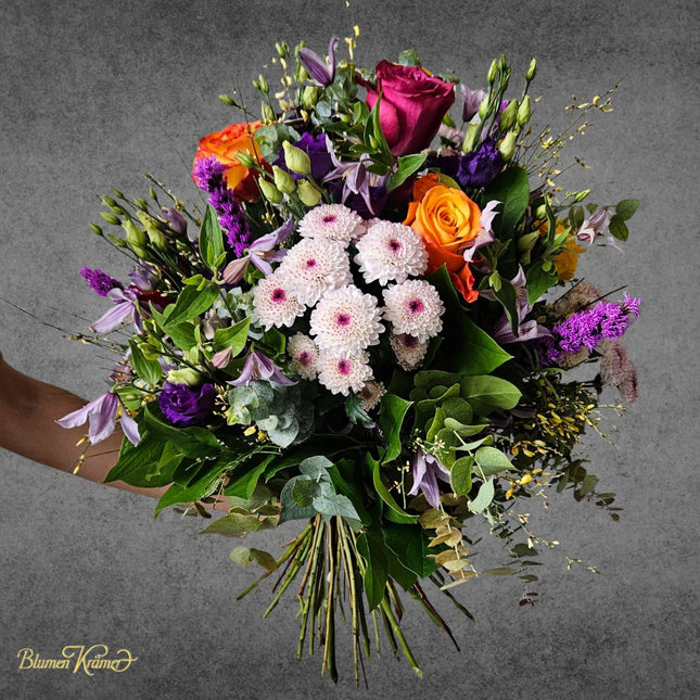 bunter saisonaler blumenstrauss mit rosen und chrysanthemen frisch gebunden in zürich online kaufen