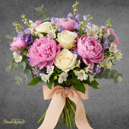 Muttertag Blumenstrauss kaufen mit Pfingstrosen und Rosen liebevoll gebunden Zürich Lieferung