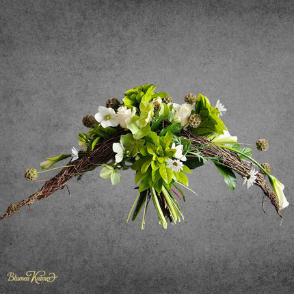 Natürlicher Frühlingsstrauss in Zürich kaufen weiss grün frisch gebunden Lieferung