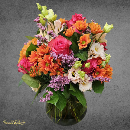 Bunter Herbststrauss mit Chrysanthemen Rosen Lisianthus und saisonalen Blumen frisch gebunden aus Zürcher Blumenladen