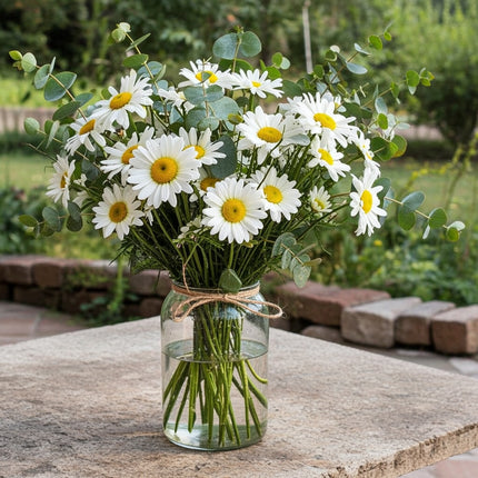 Blumenstrauss mit weissen Margeriten und grünem Eukalyptus zum Muttertag liefern lassen Zürich