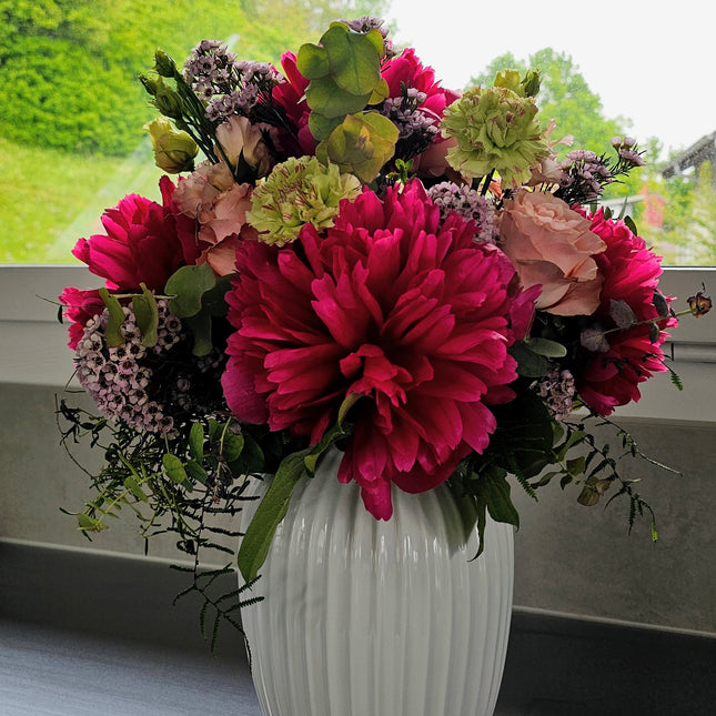 Pfingstrosenzauber Blumenstrauss mit Pfingstrosen Rosen Nelken und Eukalyptus online kaufen in Zürich