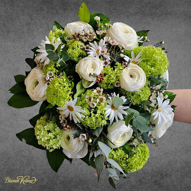 Frühlingsstrauss weiss grün in Zürich kaufen Ranunkeln Viburnum frisch gebunden