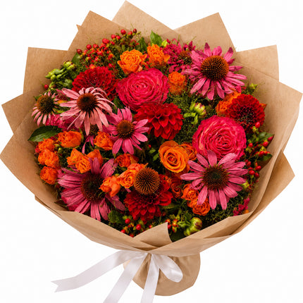 Saisonaler Blumenstrauss mit roten orangen und lilafarbenen Blumen