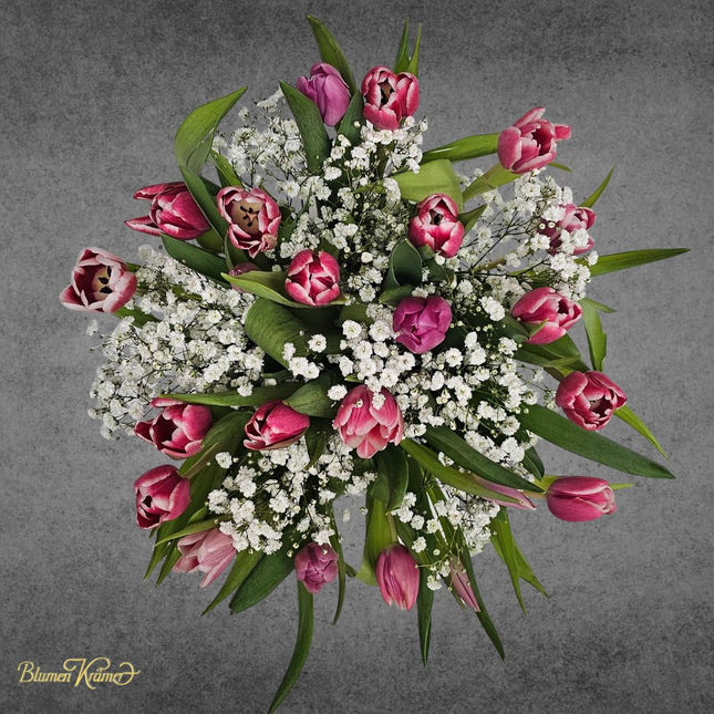 Strauss mit rosa Tulpen und Schleierkraut frisch gebunden in Zürich zum Valentinstag