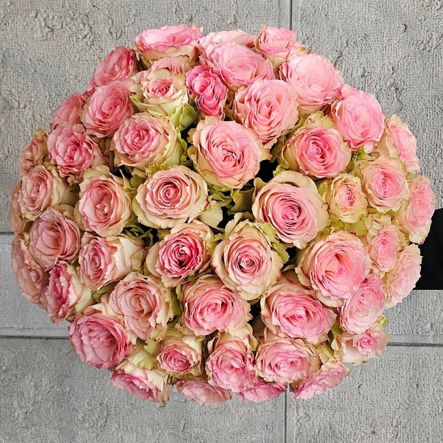 Esperance Rosenstrauss in Rosé und Crème frisch gebunden Blumen verschicken in Zürich