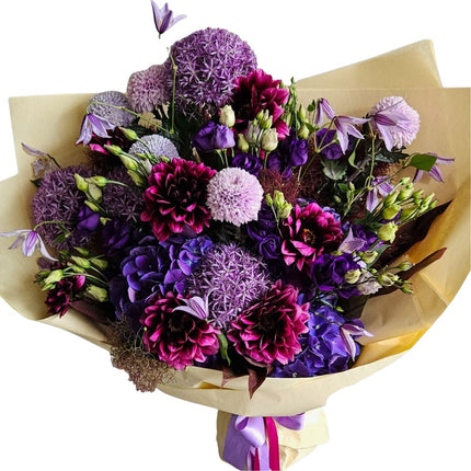 Violetter Blumenstrauss mit Dahlien Zierlauch und saisonalen Blüten online bestellen in Zürich mit Blumenlieferung