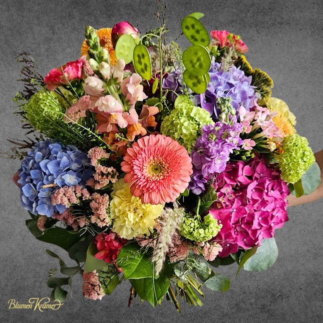Farbenfroher Sommerstrauss mit Hortensien Gerbera Nelken und Saisonblumen online bestellen in Zürich mit Blumenlieferung