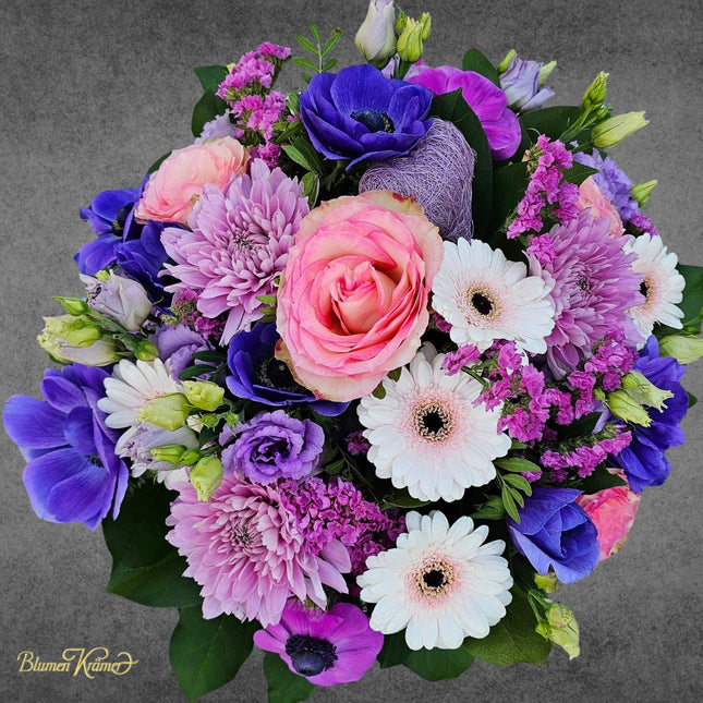 Blumenstrauss in Lila, Rosa und Weiss mit Rosen, Germini und saisonalen Blumen handgebunden – Blumenstrauss Zürich Geschenk online bestellen
