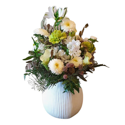 White Week weisser saisonaler Blumenstrauss mit frischen Blumen