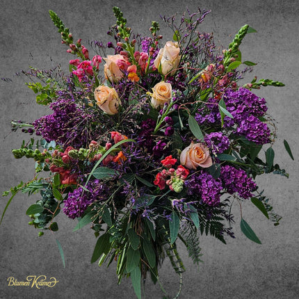 Wilder Blumenstrauss mit Rosen Leuenmäulchen Flieder und Eukalyptus in Zürich online bestellen
