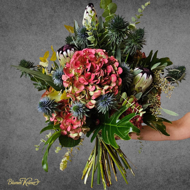 Exklusiver Blumenstrauss mit Hortensien, Disteln, Protea und Eukalyptus aus dem Blumenladen Zürich online bestellen