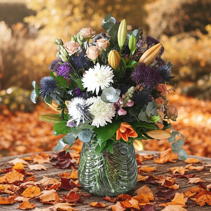 Blumenstrauss in Herbstfarben mit Lilien und Chrysanthemen