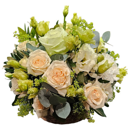 Blumenkorb mit Rosen Lisianthus und Eukalyptus online kaufen Zürich Lieferung frisch vom Floristen