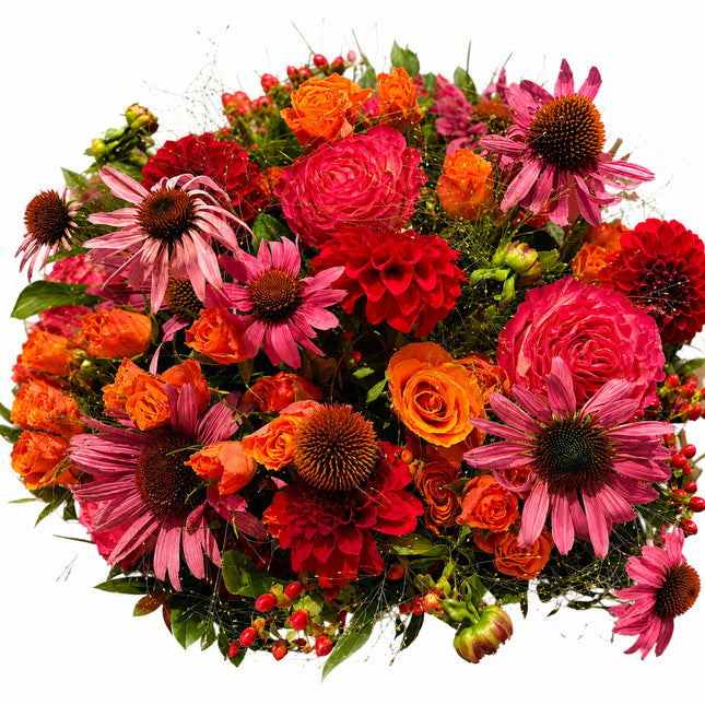 Saisonaler Blumenstrauss mit roten orangen und lilafarbenen Blumen