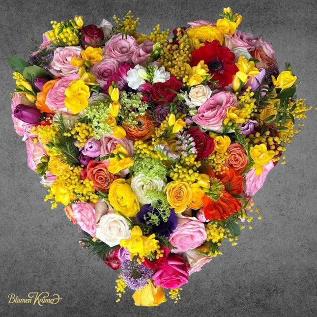 Trauerherz mit Frühlingsblumen in Zürich kaufen frisch gebunden Lieferung zur Beerdigung