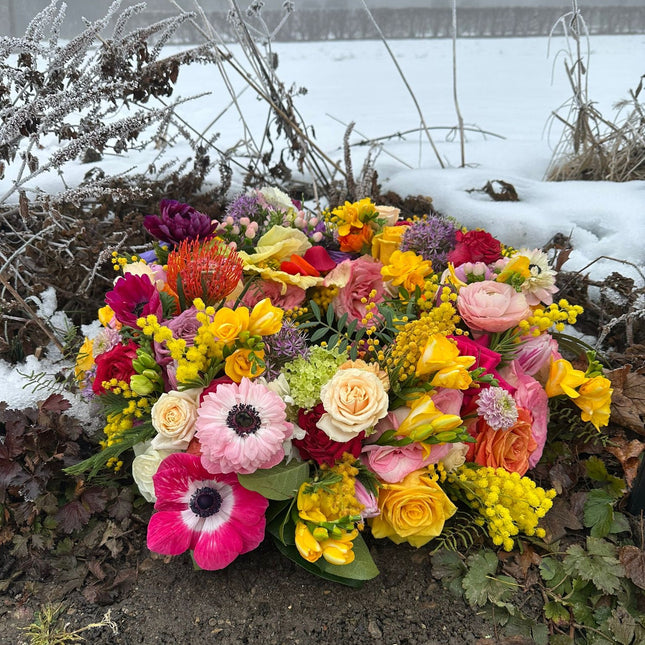 Trauerkranz mit Frühlingsblumen in Zürich onlkine kaufen frisch gebunden für Beerdigung Lieferung