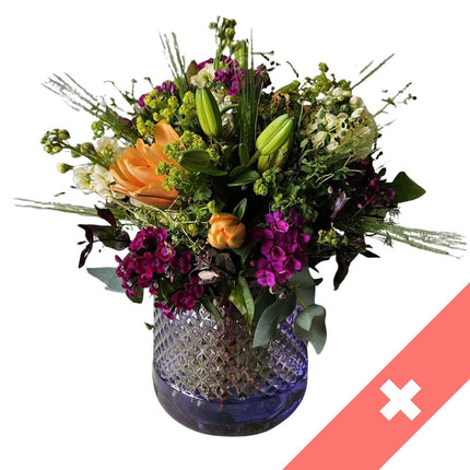 Saisonaler Schweizer Blumenstrauss mit farbenfrohen Sommerblumen