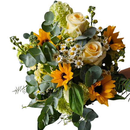 Sommerstrauss mit Sonnenblumen Kamille und Rosen bestellen Zürich