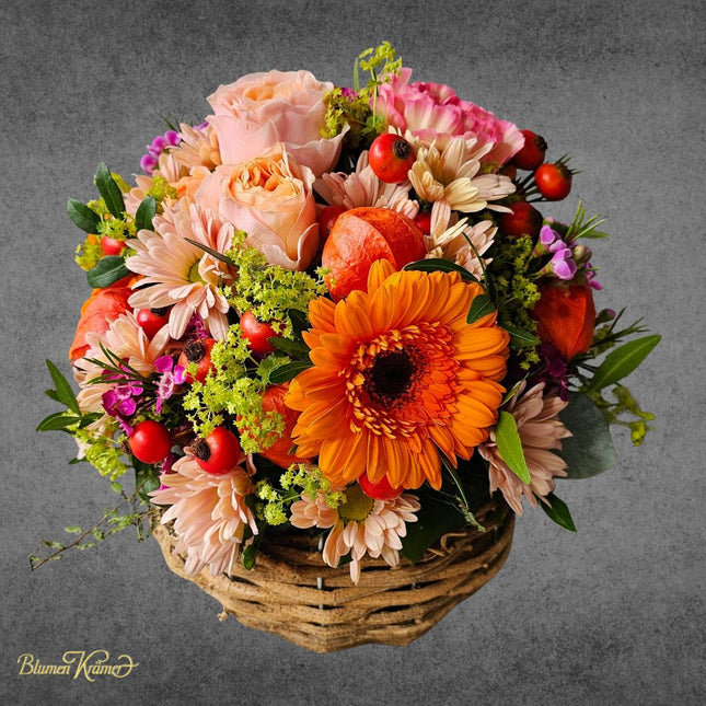 Herbstlicher Blütenkorb mit saisonalen Blumen – jetzt frische Herbstblumen online bestellen in Zürich