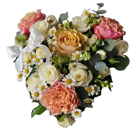 Spring Heart Blumenherz mit Rosen Kamille Poliantharosen und Eukalyptus Zürich online kaufen