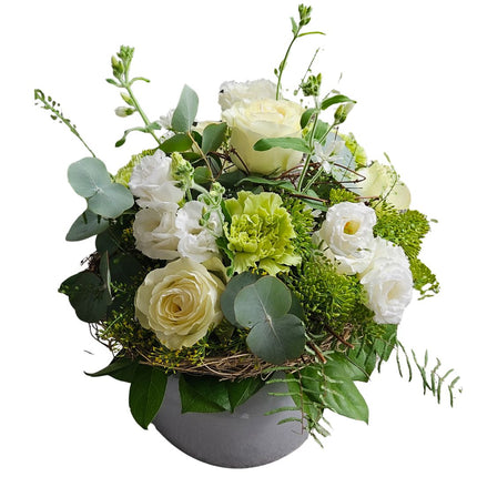 Blumenstrauss Weisse Poesie mit weissen Rosen, Blüten, Eukalyptus und Grün