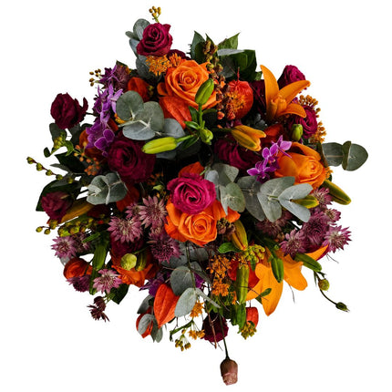Herbstlicher Blumenstrauss mit Rosen, Lilien, Orchideen und orangefarbenen Blüten
