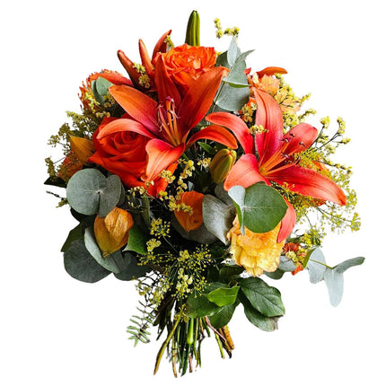 Oranger Blumenstrauss mit Rosen, Lilien, Nutans, Nelken, Eukalyptus und saisonalem Beiwerk