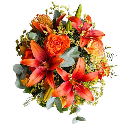 Oranger Blumenstrauss mit Rosen, Lilien, Nutans, Nelken, Eukalyptus und saisonalem Beiwerk
