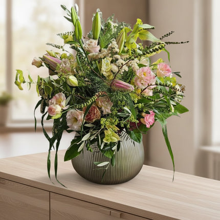 Blumenstrauss mit rosa Rosen, Lilien und saisonalen Blumen Zürich