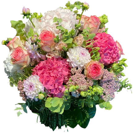 Romantischer Blumenstrauss mit Esperance Rosen Hortensien Dahlien und Lisianthus
