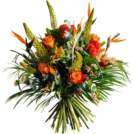 Exotischer Blumenstrauss mit orangefarbenen Rosen, Strelitzien und Eukalyptus
