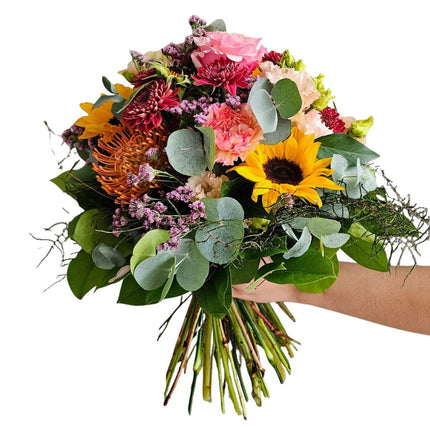 Bunter Blumenstrauss mit Sonnenblumen, Lisianthus, Chrysanthemen und Nutans