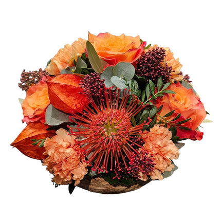 Autumn Luck Blumenkorb mit saisonalen Blumen in warmen Orangetönen