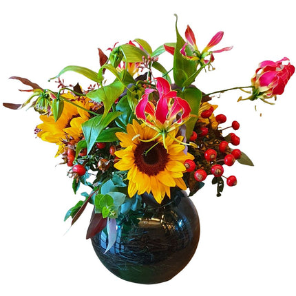 Autumn Sun Blumenstrauss mit saisonalen Blumen in warmen Gelb und Orangetönen