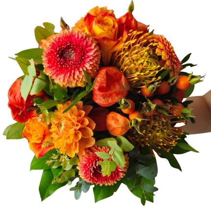 Herbstlicher Blumenstrauss mit saisonalen Blumen in Orange, Rot und Gold
