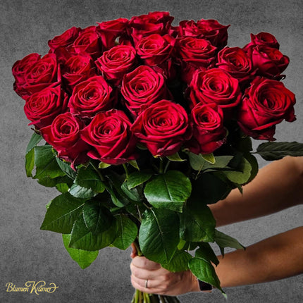 Blumenstrauss mit roten Rosen in Zürich online bestellen mit Lieferservice