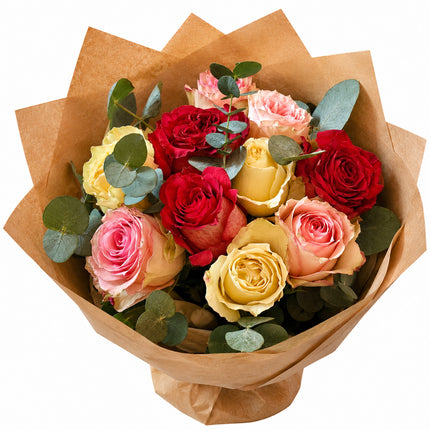 Roses Surprise Blumenstrauss mit bunten Rosen und Eukalyptus frisch gebunden online kaufen